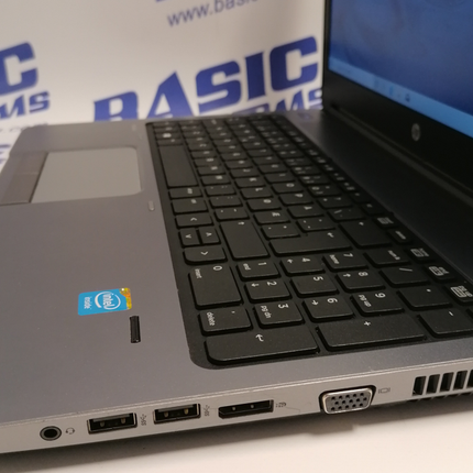 Лаптоп втора употреба HP ProBook 650 G1 - CPU i5-4300М, 4GB RAM, 128GB SSD, HD Graphics 4600. Поглед отдясно в близък план при отворен дисплей.
