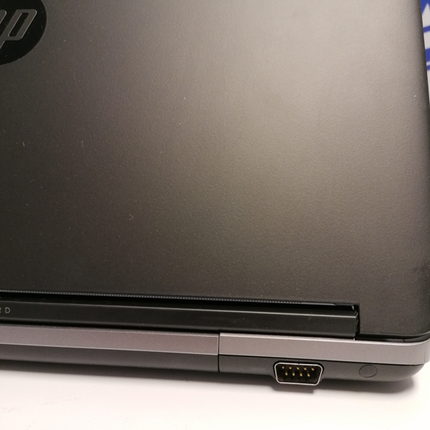 Лаптоп втора употреба HP ProBook 650 G1 - CPU i5-4300М, 4GB RAM, 128GB SSD, HD Graphics 4600. Поглед отзад вдясно в близък план при отворен дисплей. Вижда се сериен порт.