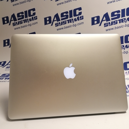 Поглед от задна страна на Лаптоп втора употреба Apple MacBook Pro 15-Inch A 1398 - CPU I7-4870HQ - 2.50Ghz, 16GB RAM, 128GB SSD, GPU-AMD Radeon 2GB. На бял фон с лого basic systems www.basic-bg.com. Виждат се логото на APPLE  ябълката на сребрист алуминиев корпус на дисплея на лаптопа втора ръка.