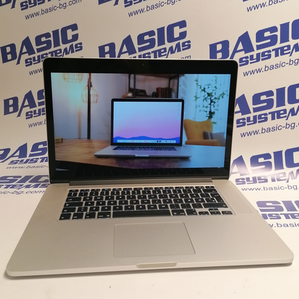 Поглед отпред на Лаптоп втора употреба Apple MacBook Pro 15-Inch A 1398 - CPU I7-4870HQ - 2.50Ghz, 16GB RAM, 128GB SSD, GPU-AMD Radeon 2GB. На бял фон с лого basic systems www.basic-bg.com. Виждат се 15 инчов дисплей и клавиатура втора ръка.