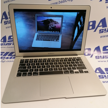 Поглед отпред на Лаптоп втора употреба MacBook Air A1466 - CPU I7 5650U - 2,20Ghz, 8GB RAM, 128 GB SSD, HD Graphics 6000, (1440x900). На бял фон с лого basic systems www.basic-bg.com. Виждат се 13,3 инчов дисплей с камера и клавиатура втора ръка.